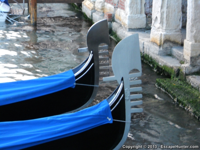 Gondola tail fins
