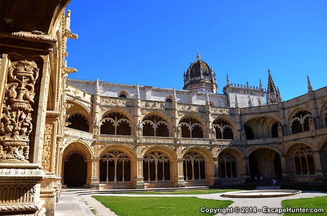The cloister of the Jerónimos Monastery