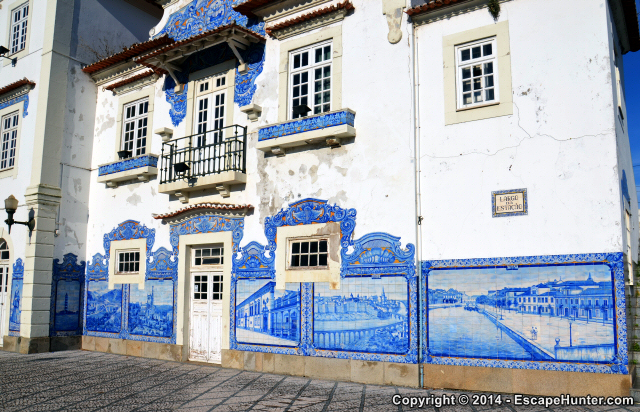 Azulejos on train station walls