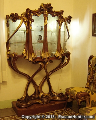 Gaudí House-Museum mirror