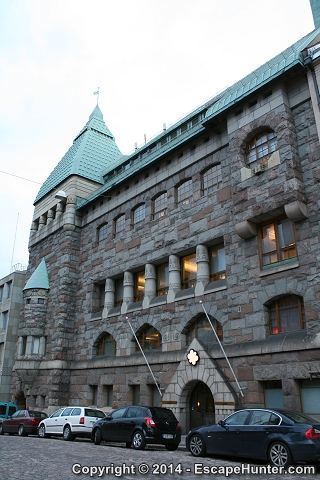 Thick-walled building