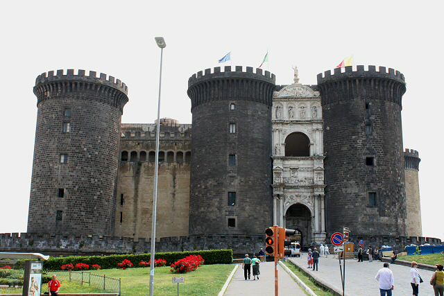 Castel Nuovo, Naples