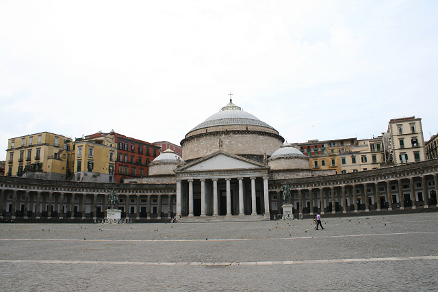 Piazza del Plebiscito, Naples