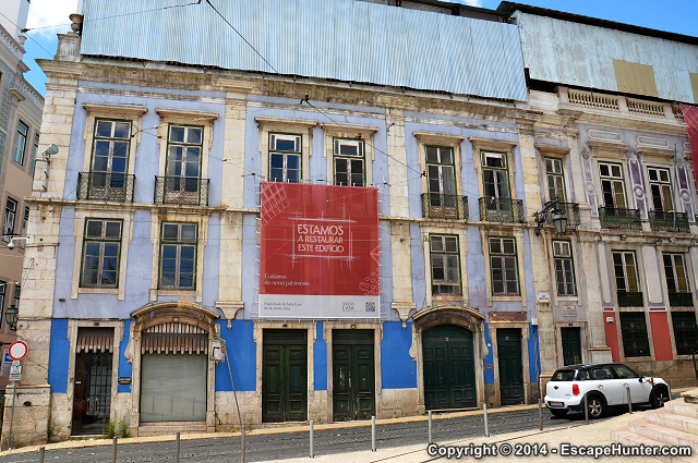 Worn-down old building in Bairro Alto