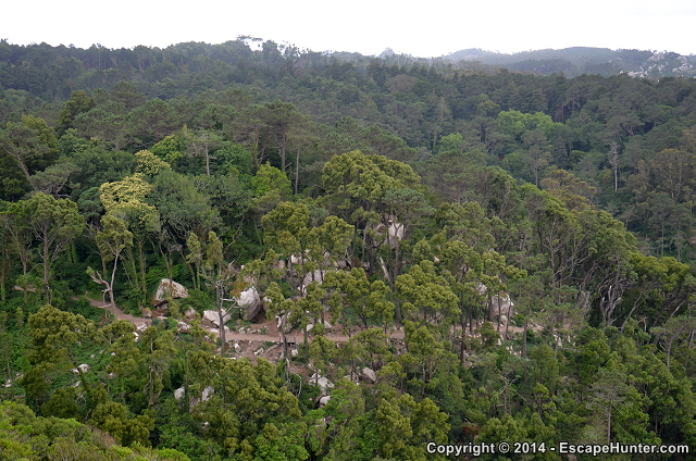 Path in the fortress