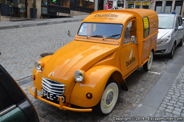 Citroën 2CV front view