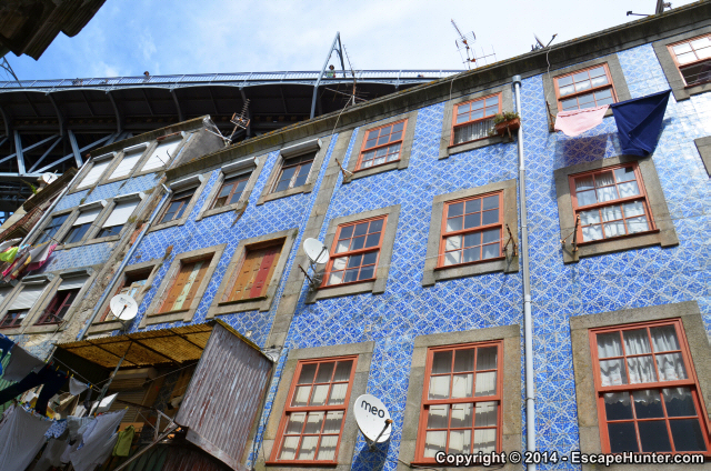 Azulejo building under the bridge