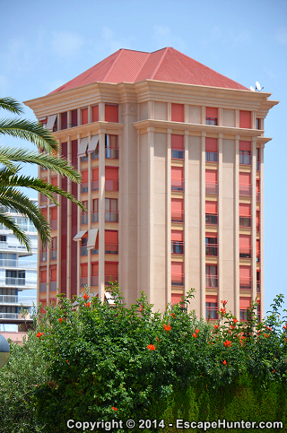Brick-red houseblock