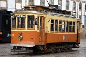 Vintage tram, Porto
